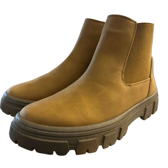 New Women’s Lug Sole Chelsea Boots. Elastic Ankle Boots With Low Heel. - Picture 3 of 7